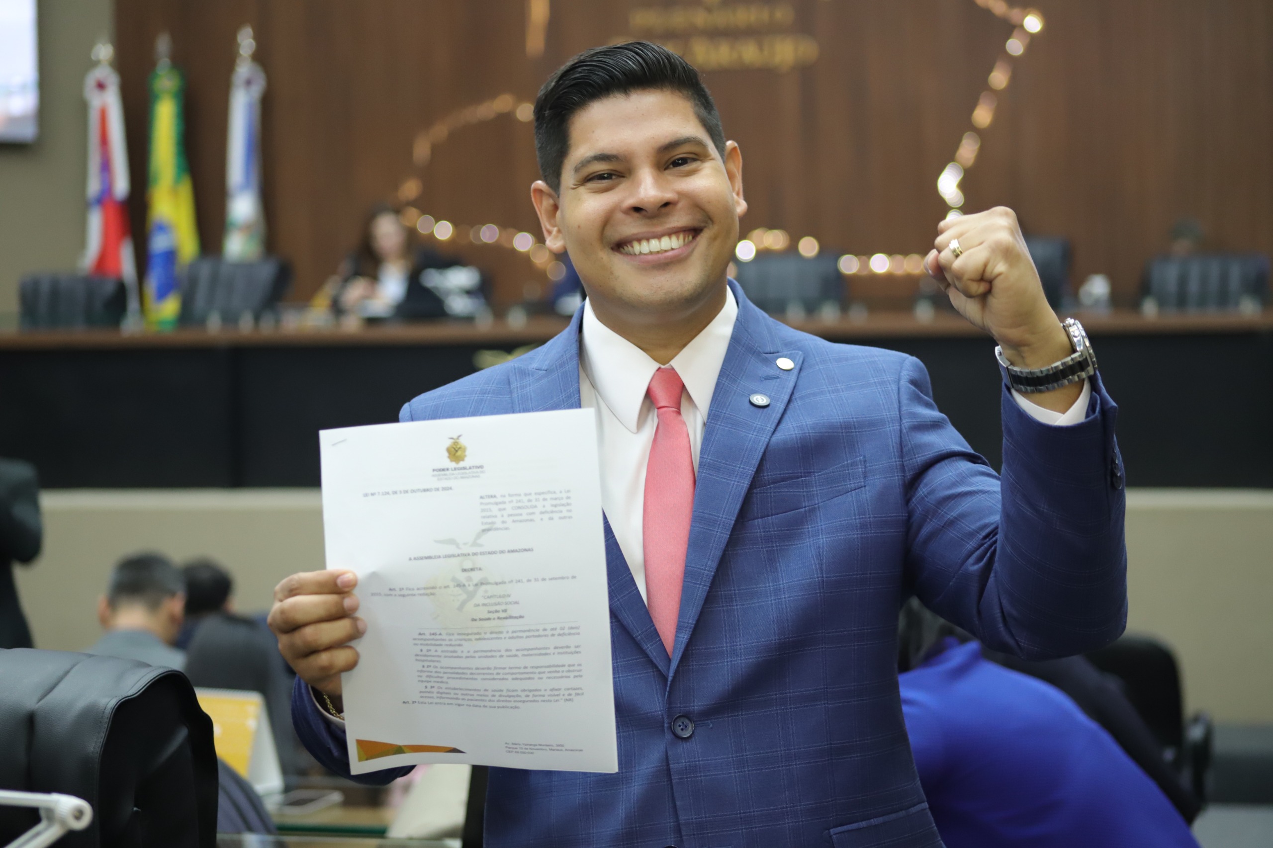 Deputado Mário César Filho anuncia medida de gratuidade em lanchas para idosos, autistas e PcDs no Amazonas