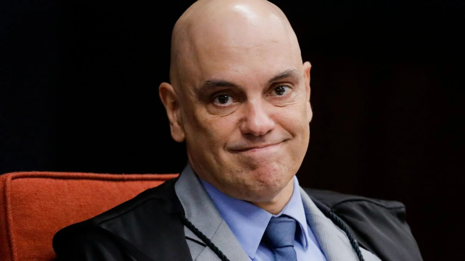 Alexandre de Moraes adverte bancos sobre sanções de Trump