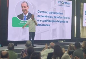 Omar Aziz falando ao público - Omar Aziz busca apoio evangélico para governador do Amazonas em 2026
