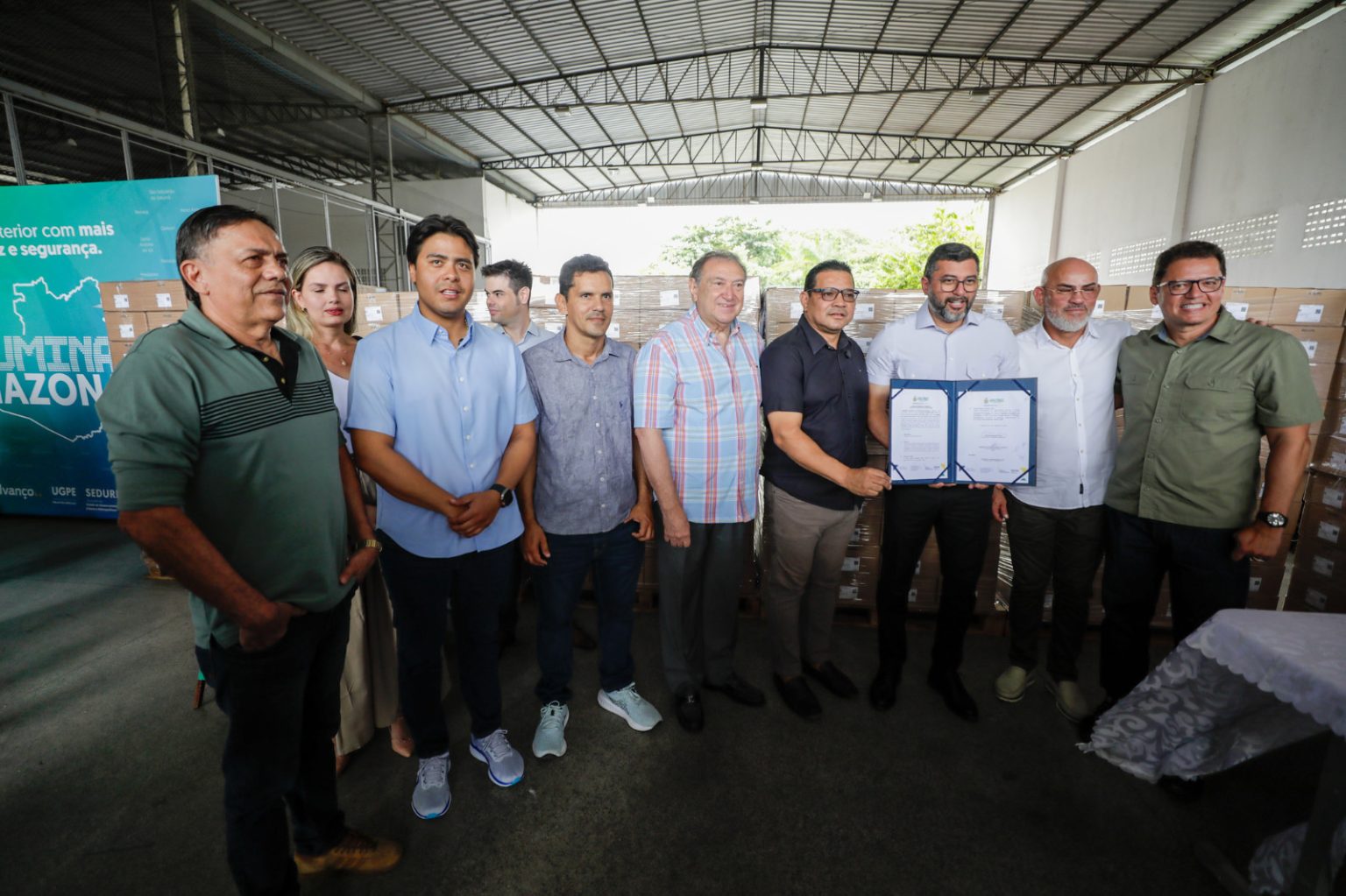 Ilumina+ Amazonas atinge 100% no interior e leva 5 mil LEDs a Coari