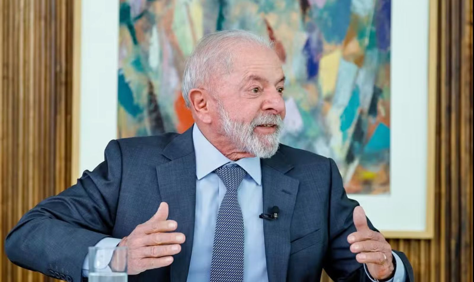 Lula promete que vai reconstruir a BR-319 e defende Marina