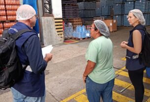 Imagem mostra fiscalização sobre metanol em comercios - Operação "Zero Metanol" Fiscaliza Bebidas em Manaus Após Alertas