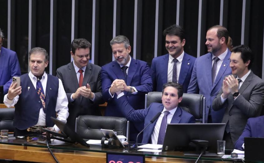 Presidente Hugo Motta no plenário da câmara - Isenção do IR até R$ 5 mil tem voto unânime da bancada do Amazonas