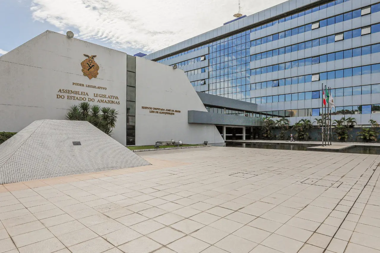 Imagem mostra a fachada da Assembleia Legislativa do Amazonas - Inscrições para Concurso da Aleam Encerram Nesta Segunda-feira