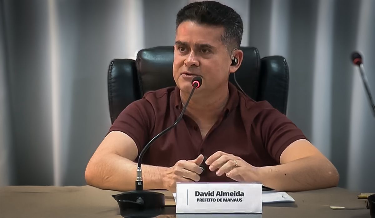 Imagem mostra Prefeito de Manaus David Almeida - David Almeida e Omar Aziz: Prefeito Ameaça Retirar Apoio em 2026