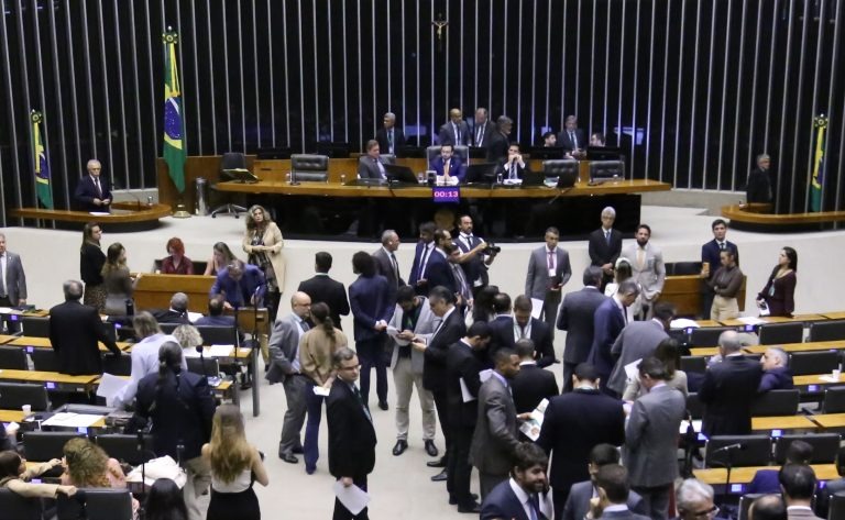 Obras na BR-319: Câmara Aprova Licenciamento Ambiental Especial